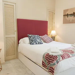 Homeyseville-bright At Santa Cruz 4 Pax, Parking Optional Appartamento Siviglia